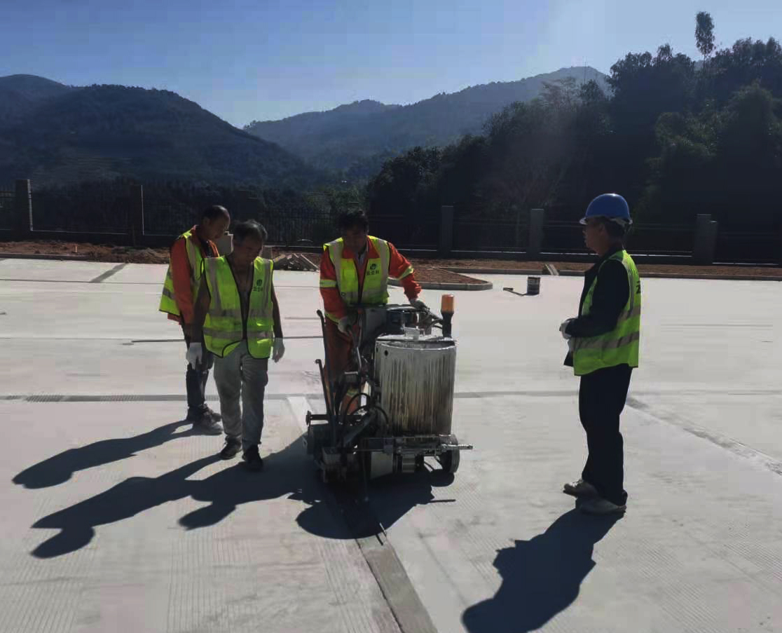 高速公路服務區停車位施工